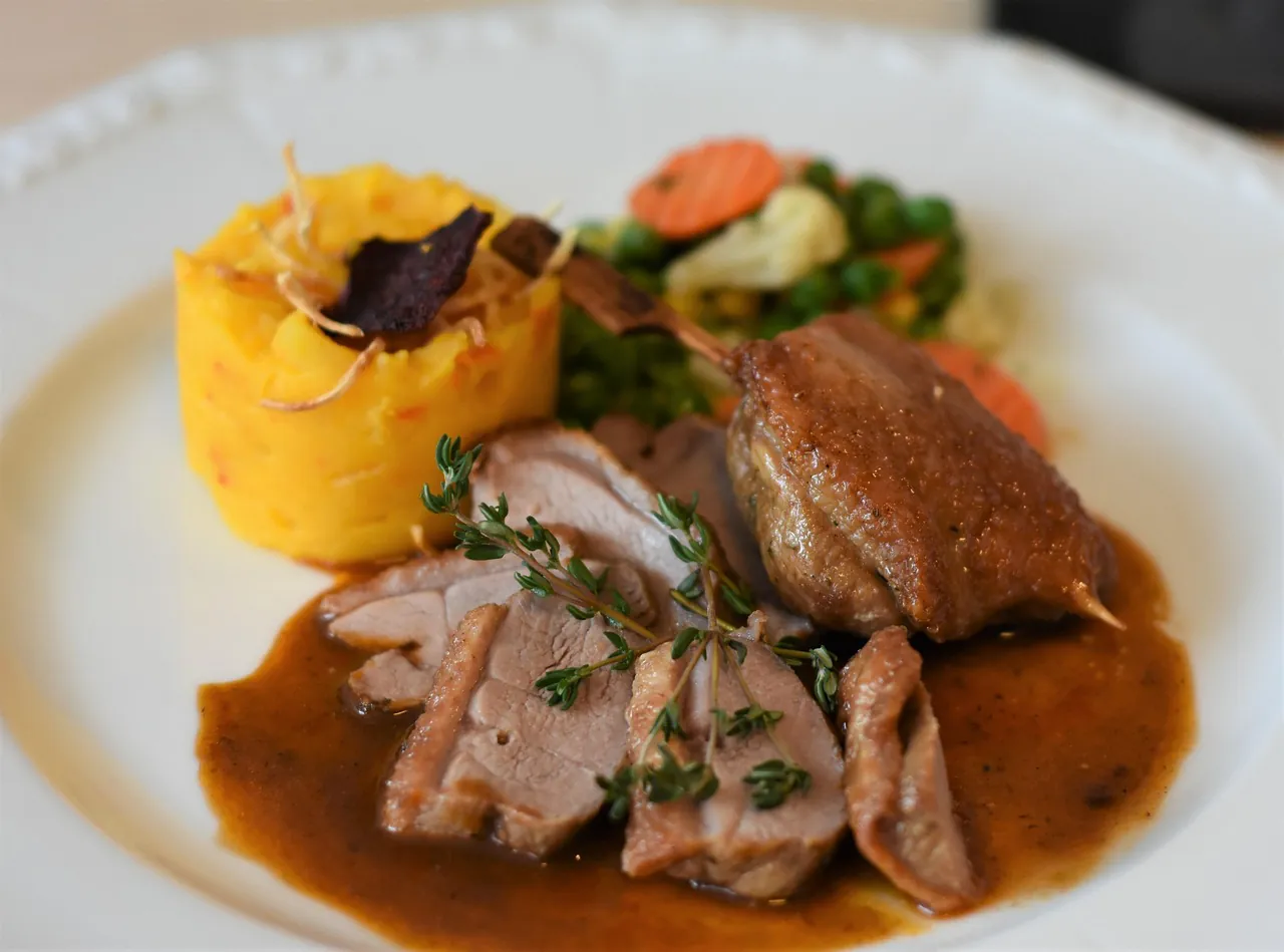 meal, duck, roast duck, hearty, duck breast, puree, potato-pumpkin mashed, vegetables, sauce, wine, enjoy the meal, yummy, grill, crispy, fried, church consecration, food photo, kitchen, cook, duck, roast duck, roast duck, roast duck, duck breast, duck breast, duck breast, duck breast, duck breast